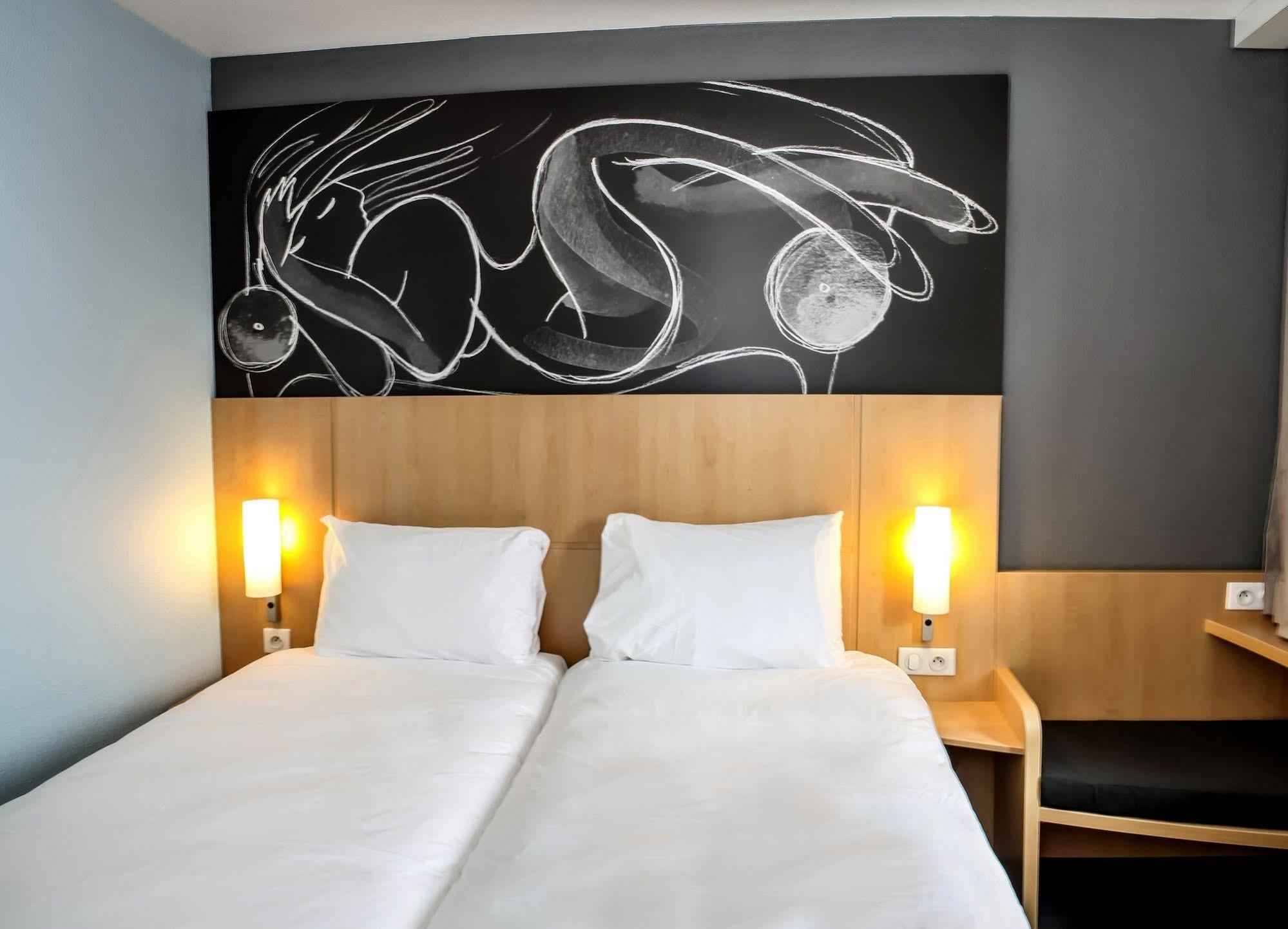 Ibis Saint-Genis-Pouilly Geneve Hotell Eksteriør bilde